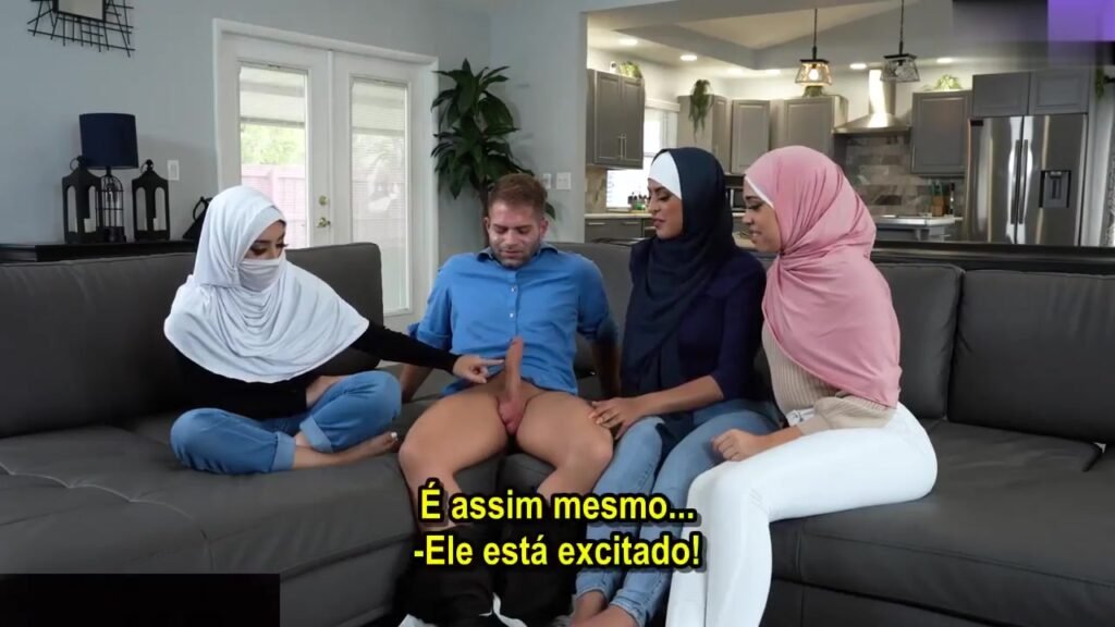 Fazendo a Amiga Perder a Virgindade